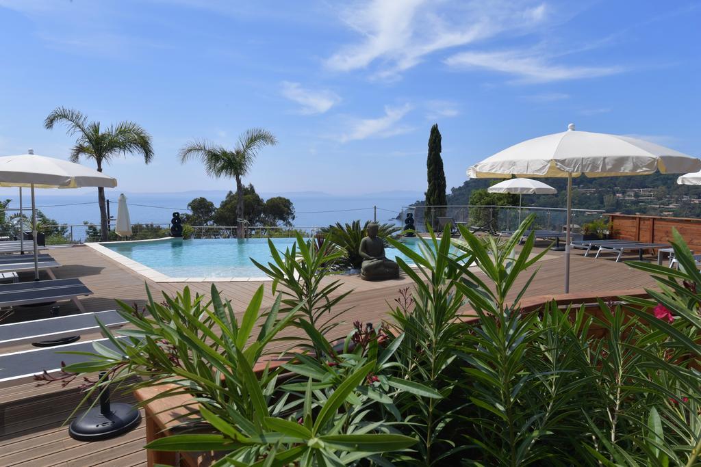 Les Lauriers Roses Aparthotel Le Le Rayol-Canadel-sur-Mer Εξωτερικό φωτογραφία